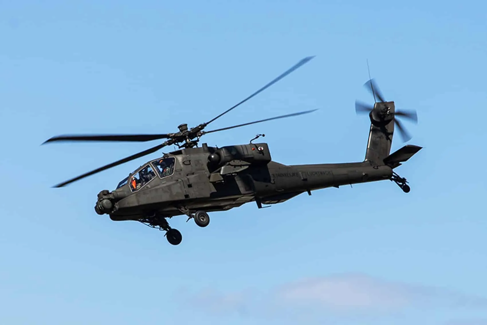 Апачи вертолет AH-64 Apache: стальной хищник, который переписал правила воздушного боя