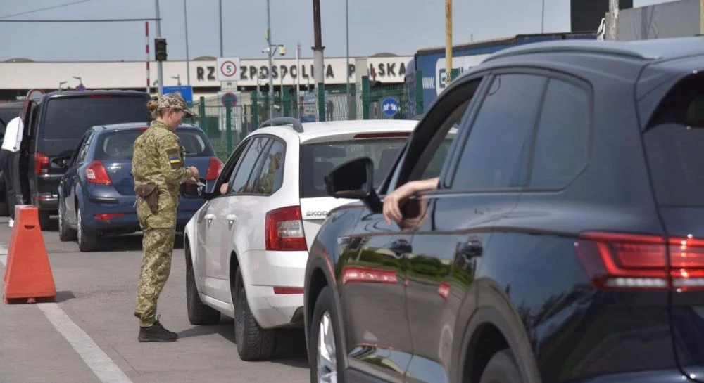 Могут ли волонтеры выезжать за границу: правила, возможности и реальные истории 2026